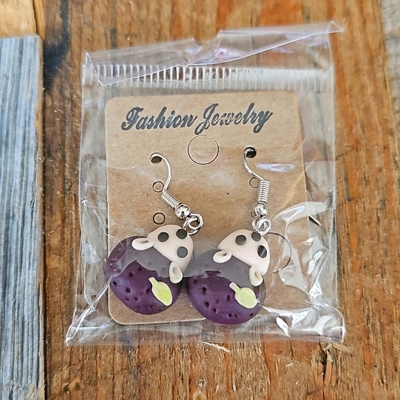 Set of 2 NEW CUTE Cinnamon Roll & Hedgehog Earrings - Picture 3 of 3